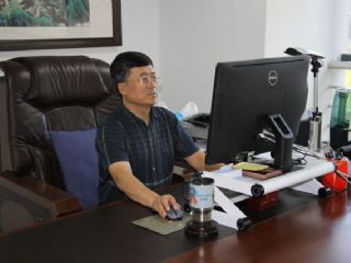 法國(guó)嘉賓慕名來(lái)訪，康斯特以誠(chéng)相待